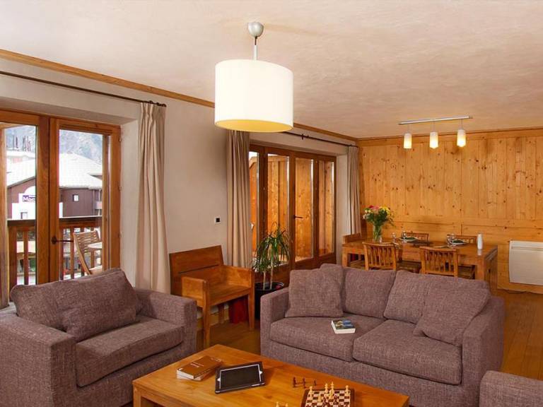 Apartment with patio — photo 5