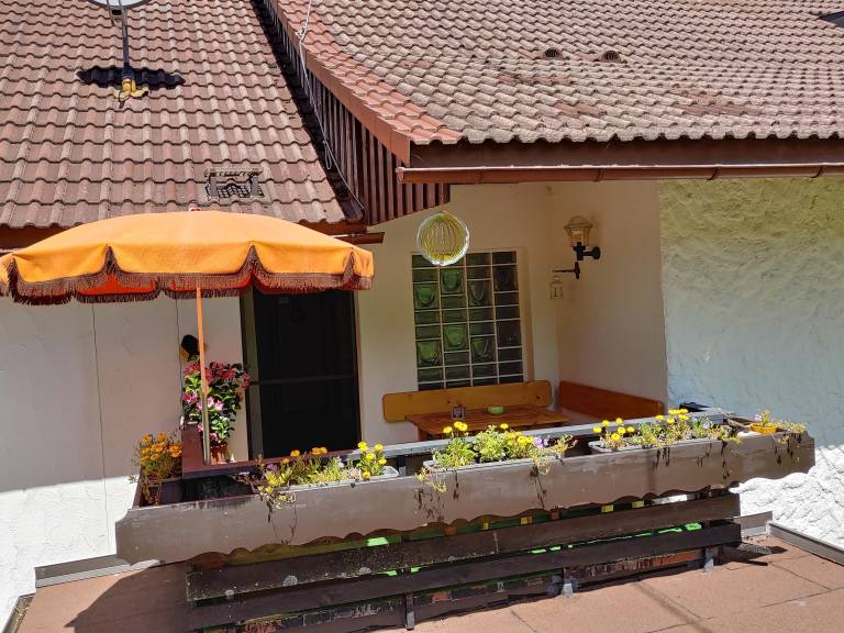 Rental apartment with patio, barbeque & yard | Garden view — photo 2