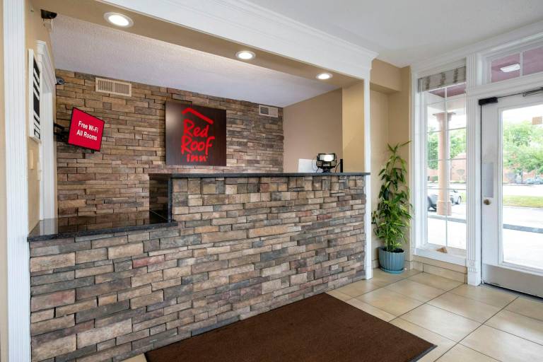 Red Roof Inn Knoxville North - Merchants Drive — photo 4