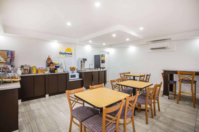 Arya Blue Inn and Suites — photo 4