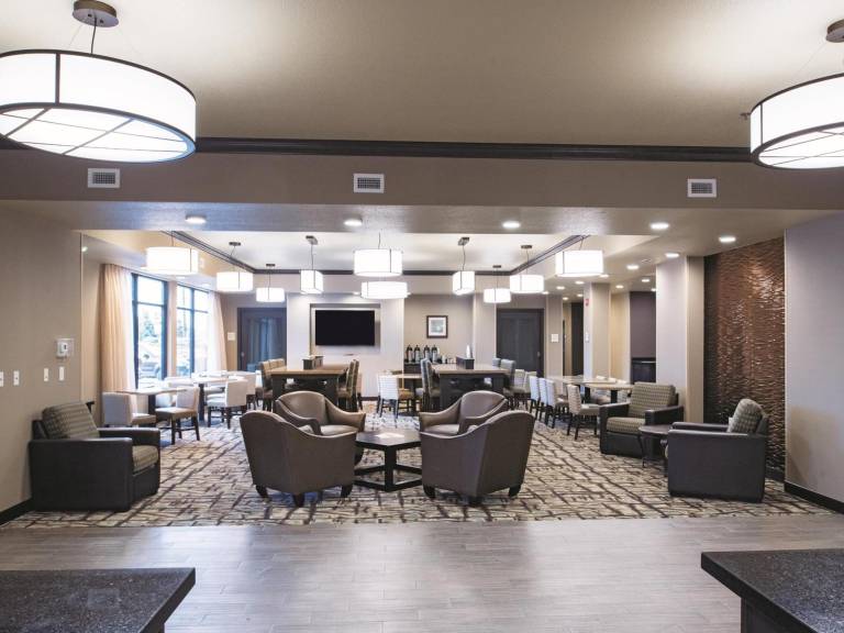 La Quinta Inn & Suites by Wyndham Gillette — photo 2