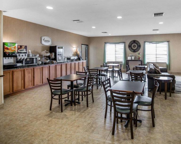 Rodeway Inn & Suites Salina South — photo 4