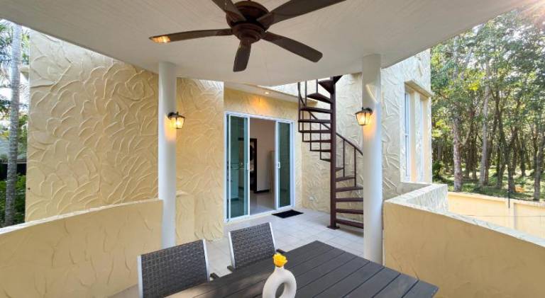 Villa with patio, garden & private pool — photo 4