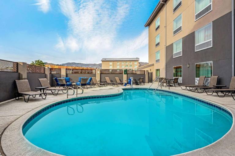 La Quinta Inn & Suites by Wyndham San Francisco Airport N — photo 3