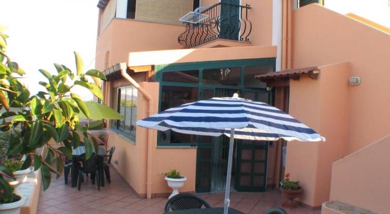 Apartment with patio & yard in Lipari