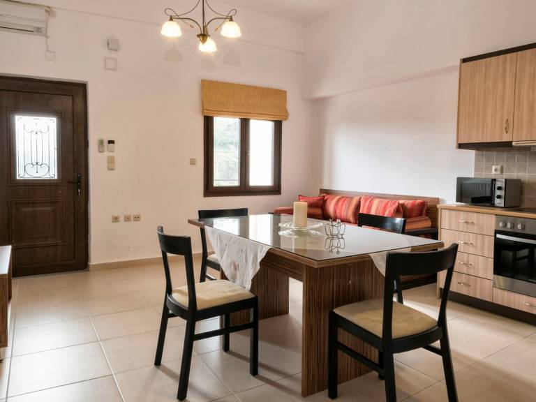 Child-friendly charming house with BBQ, private pool & terrace | Mountain view | Dogs allowed — photo 4