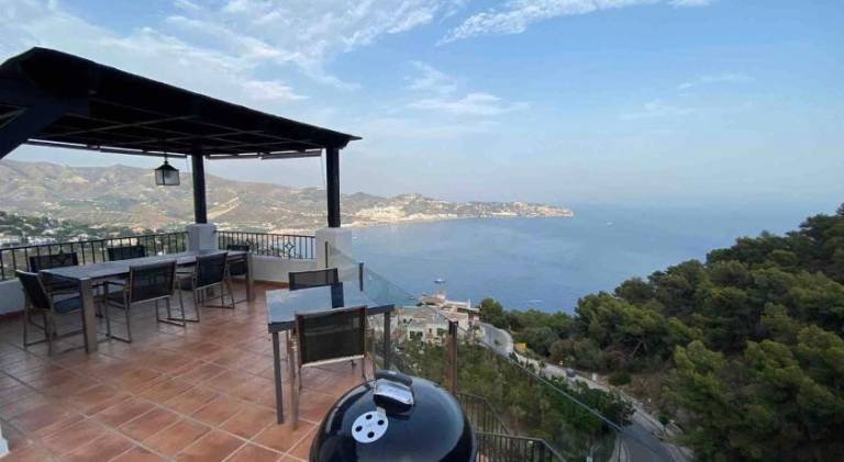 Fully equipped pleasant villa with hot tub, yard & barbeque | Pets allowed — photo 4