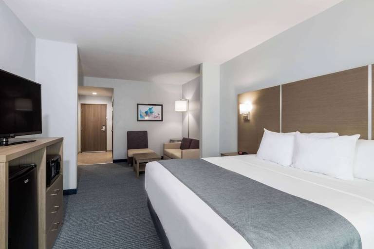 Days Inn & Suites by Wyndham Houston NW Cypress