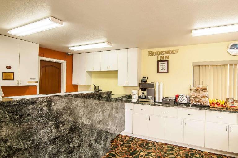 Rodeway Inn Willamette River — photo 2