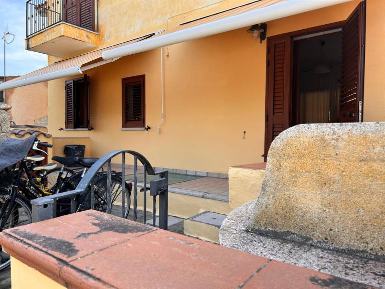 Holiday apartment with yard & grill — photo 3