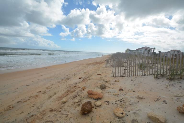 Beach Front 5 bed 4 Bath Luxury House Hot Tub Fenced Yard Pets Welcome — photo 5