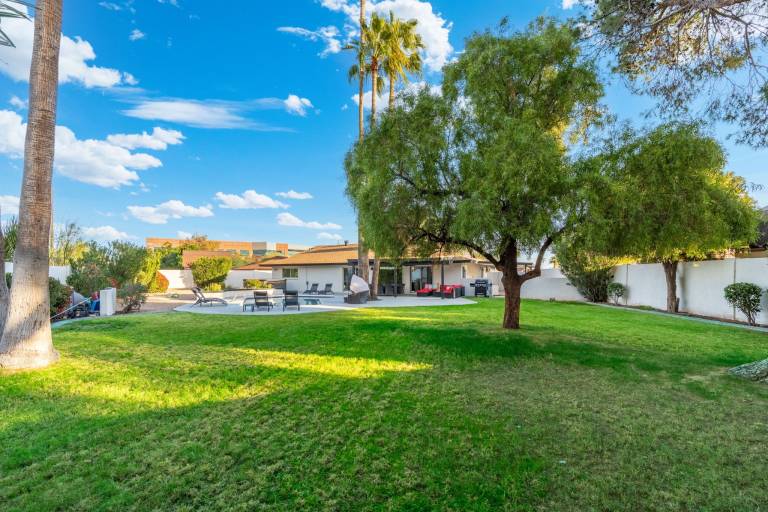 Saguaro Serenity Stylish Home w Pool & Hot Tub
