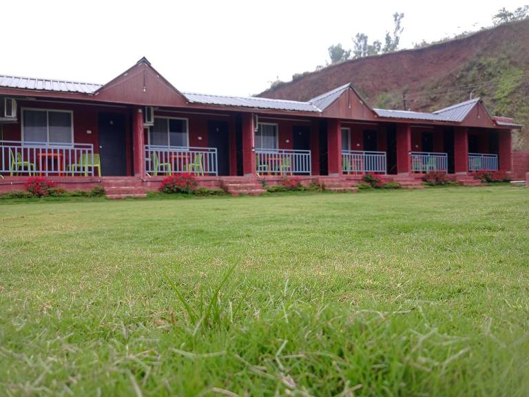 Red Brick Resort in Jaoli