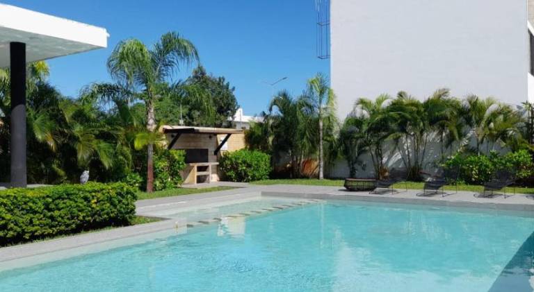 House with pool — photo 4