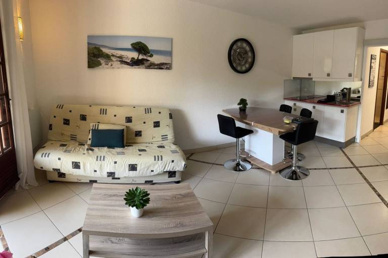 Nice studio with balcony - 250 m from the beach in Saint-Raphaël