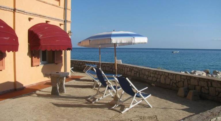 Holiday apartment with garden, terrace & barbeque — photo 5