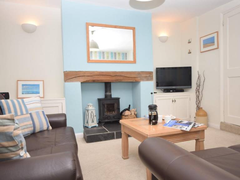 Cottage with garden — photo 3