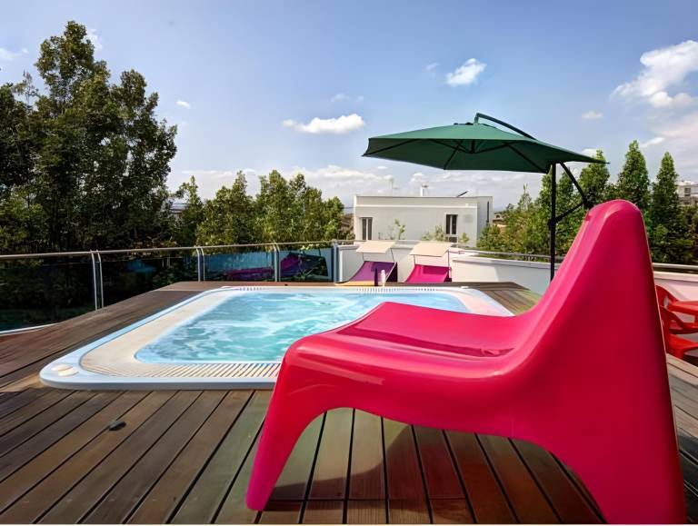 Serviced apartment with terrace & jacuzzi — photo 2