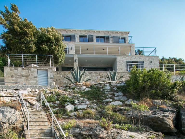 Beachfront Villa Poseidon with Heated Pool — photo 2