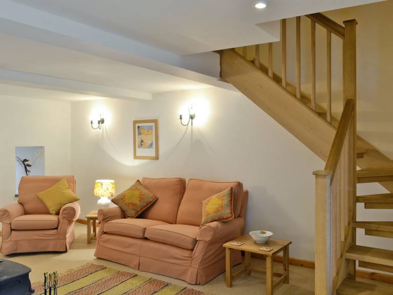 Cottage with garden — photo 3