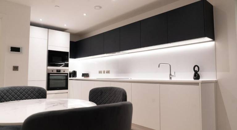High Rise Apartment in City Centre with Stunning Views — photo 3