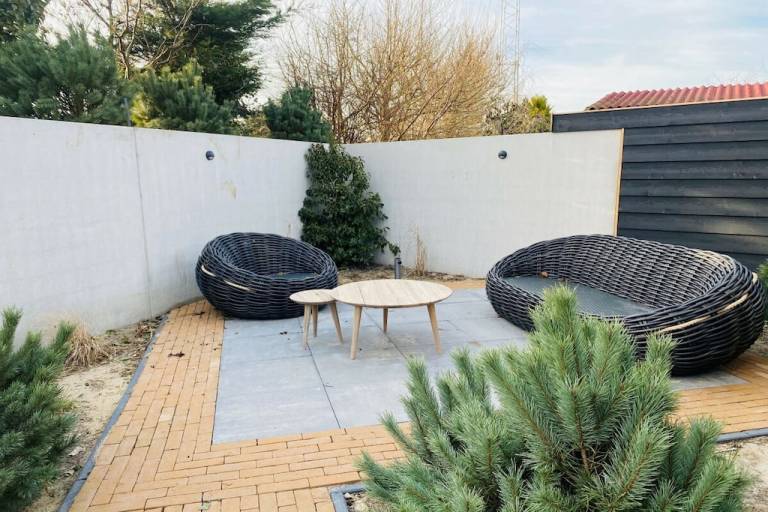 Chalet with grill, yard & terrace — photo 4
