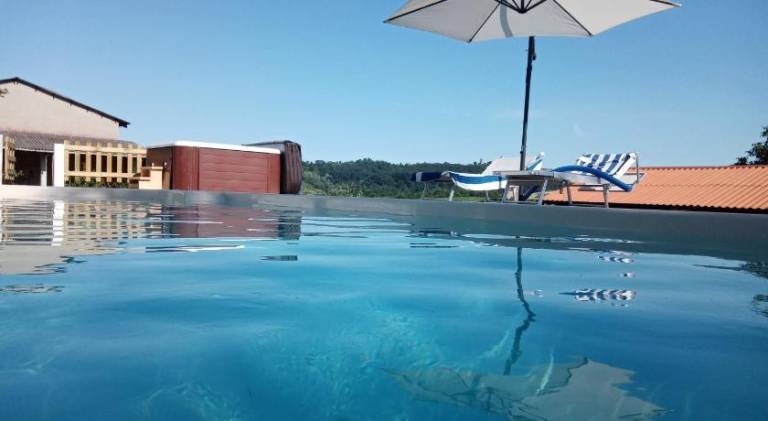 Rental apartment with patio, pool & garden | Pets are welcome — photo 3