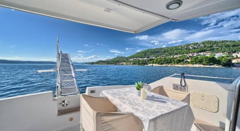 Boat with 3 rooms for 6 persons — photo 2