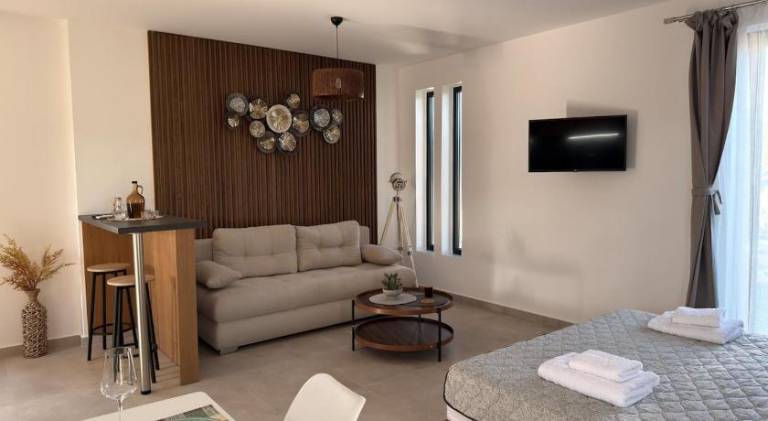 House with jacuzzi — photo 2