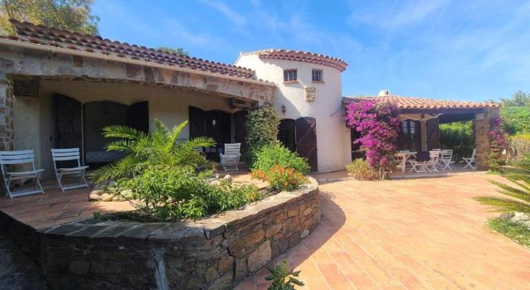 Villa with pool — photo 5