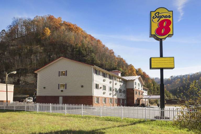 Super 8 By Wyndham Prestonsburg in Prestonsburg, KY