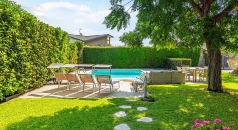 Vacation home with pool in Aci Castello