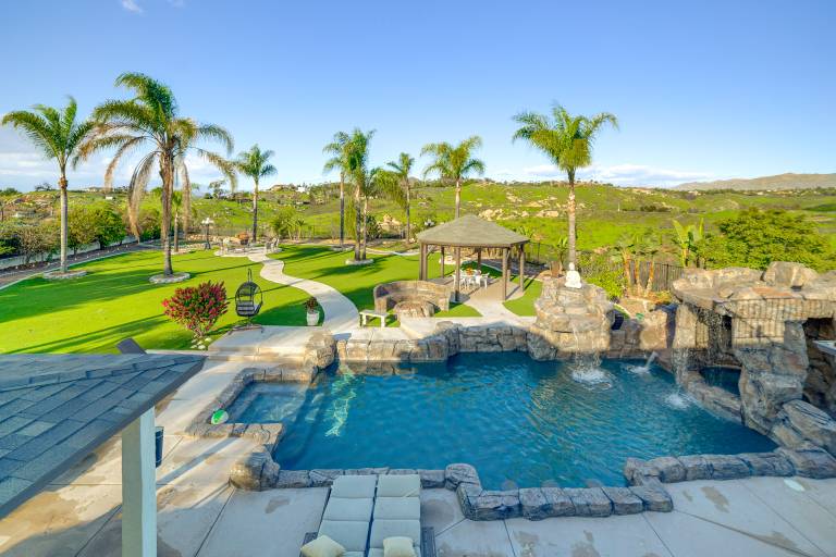 Expansive Riverside Mansion! Luxe, Family Friendly — photo 2