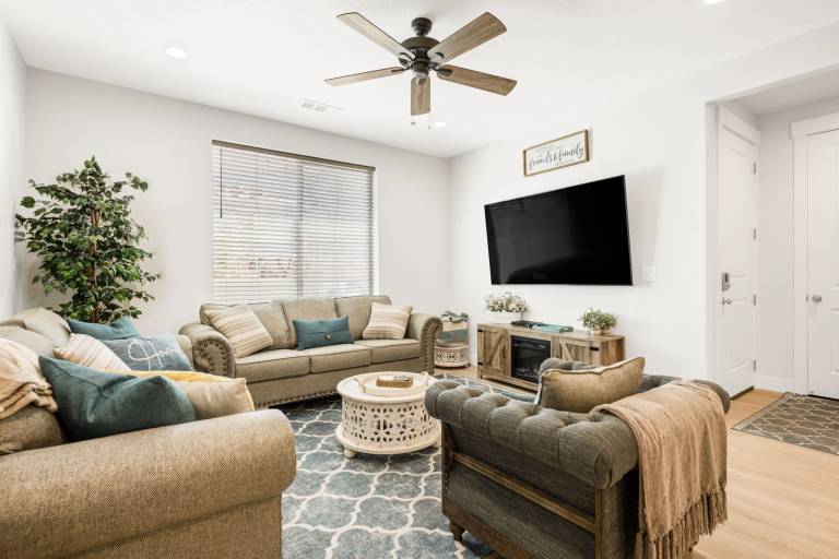 Fully equipped ample house with grill, pool & jacuzzi | Dogs allowed in Washington, UT