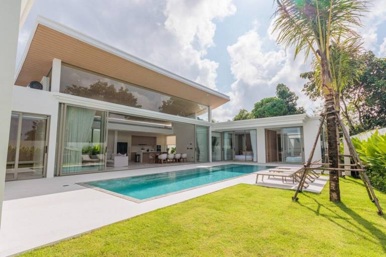 Fully equipped villa with barbeque, garden & pool | Perfect for remote work | Pet-friendly in Sa Khu