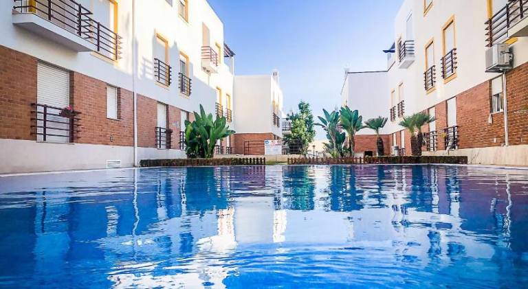Apartment with pool — photo 2