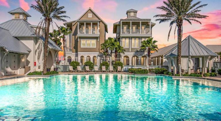 Vacation home with pool | Pet-friendly — photo 3