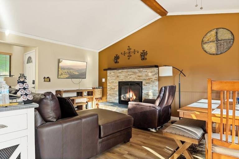 House  Crestline