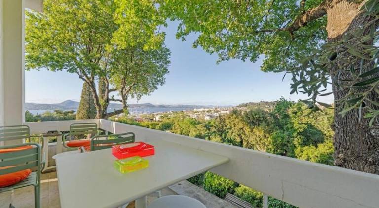 Rental apartment with yard — photo 3