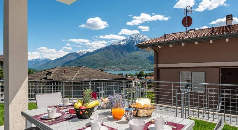 Nice apartment with pool & terrace | Pets are welcome in Gravedona
