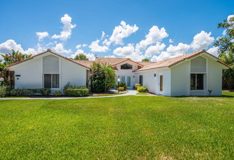Child-friendly vacation home with yard, barbeque & fast internet | Lake view | Pets are welcome — photo 5