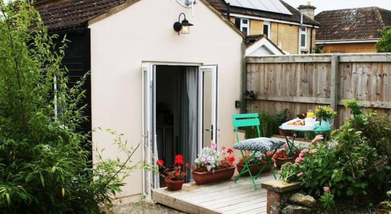 Rental apartment with yard in Bradford-on-Avon