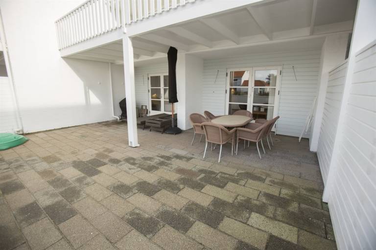 Holiday apartment with patio — photo 2