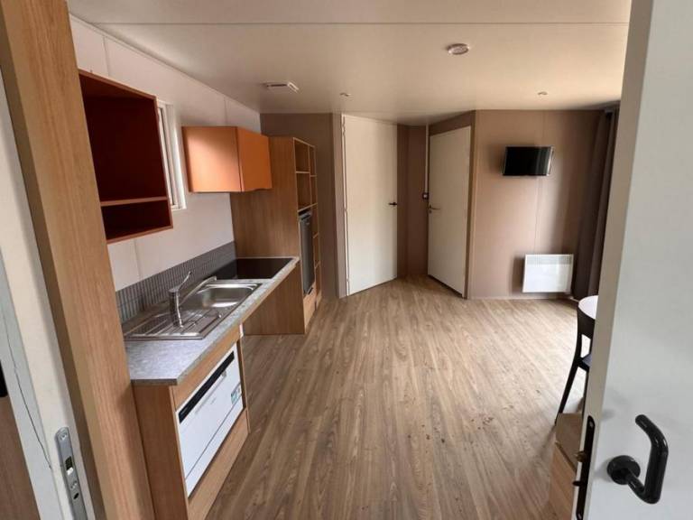 Mobile home with patio & heated pool — photo 4