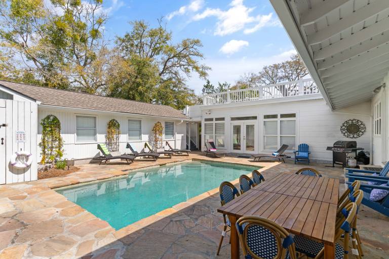 East Beach Courtyard - 4210 7th Street in St. Simons Island, GA