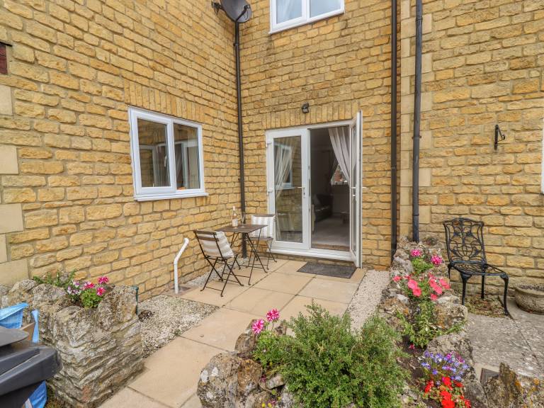 Cottage with yard & terrace — photo 2
