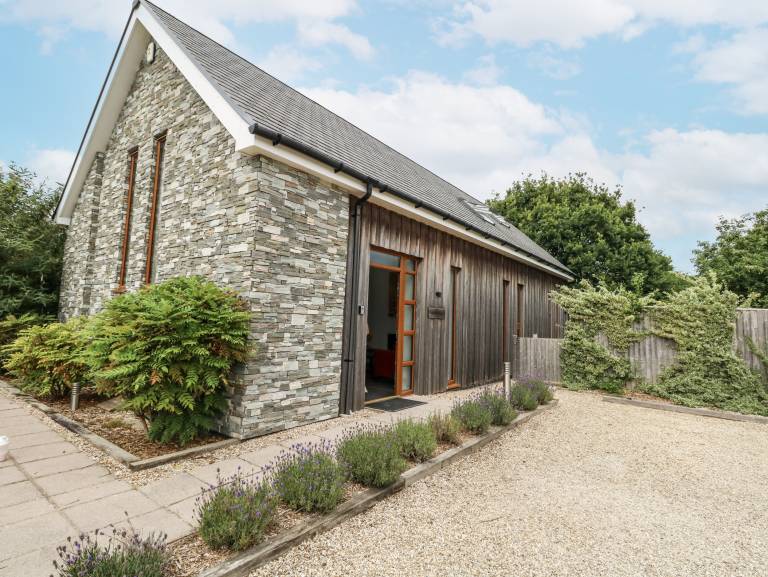 Cottage with yard in Weymouth