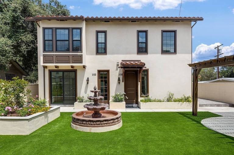 Luxurious Pasadena Home w Parking Near Old Town