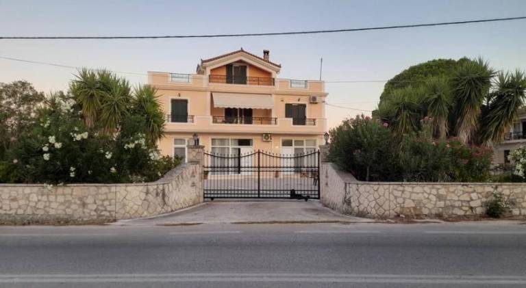 Dadee's Grande in Zakynthos