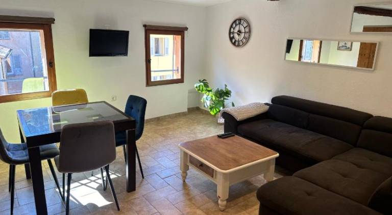 Apartment with hot tub in Mouans-Sartoux